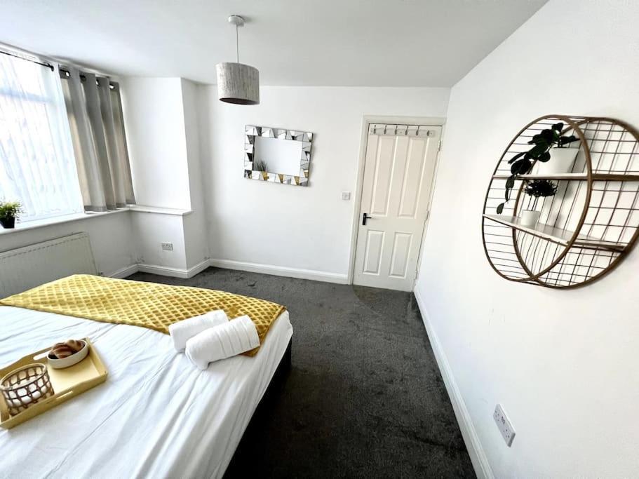 Modern 2 Bed Close To Mall With Parking & Garden Londres Exterior foto